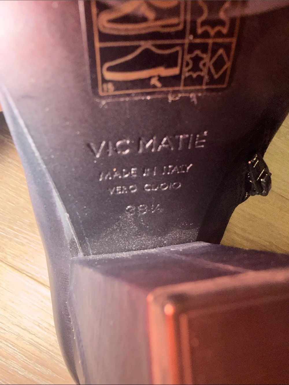 Vic Matie sleek black
